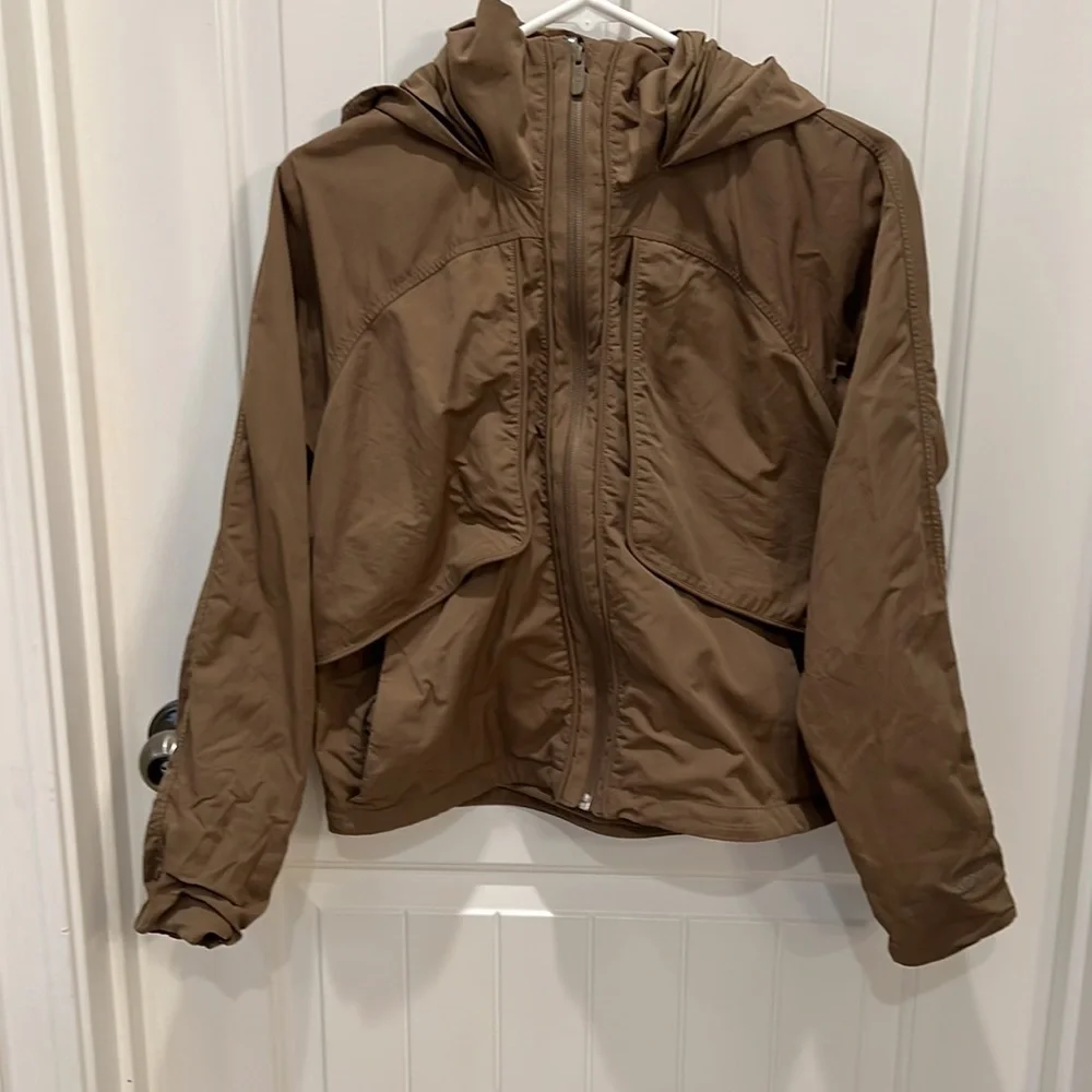 Lululemon Always Effortless Jacket Army Green - Picture 5 of 10